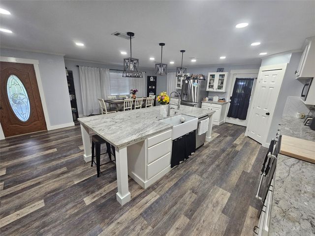 1610 Marilyn Street, Alvin, TX 77511