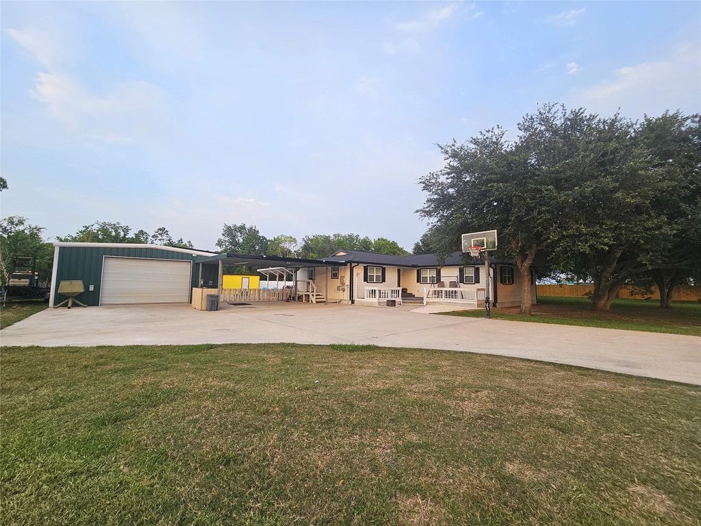 1610 Marilyn Street, Alvin, TX 77511