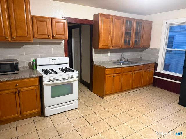 727 East Street, New Britain, CT 06051