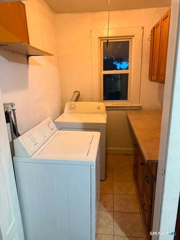 727 East Street, New Britain, CT 06051