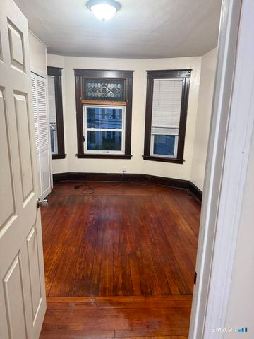 727 East Street, New Britain, CT 06051