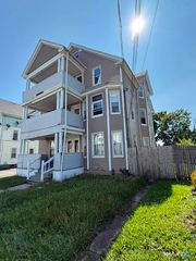 727 East Street, New Britain, CT 06051