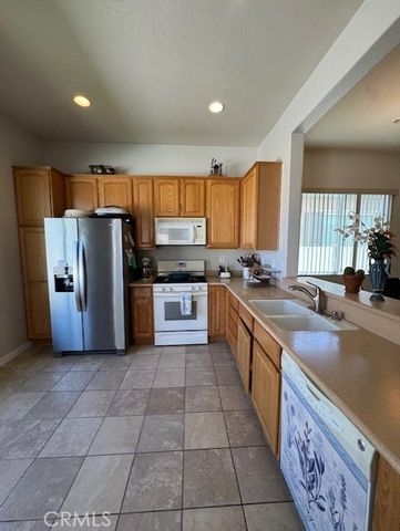 10485 Glen Oaks Lane, Apple Valley, CA 92308