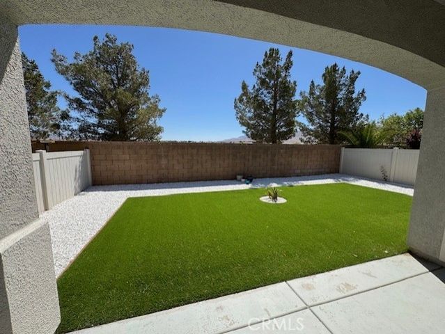 10485 Glen Oaks Lane, Apple Valley, CA 92308