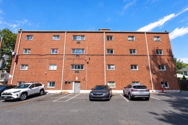 183 Mt Auburn St 15, Watertown, MA 02472