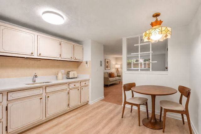 183 Mt Auburn St 15, Watertown, MA 02472