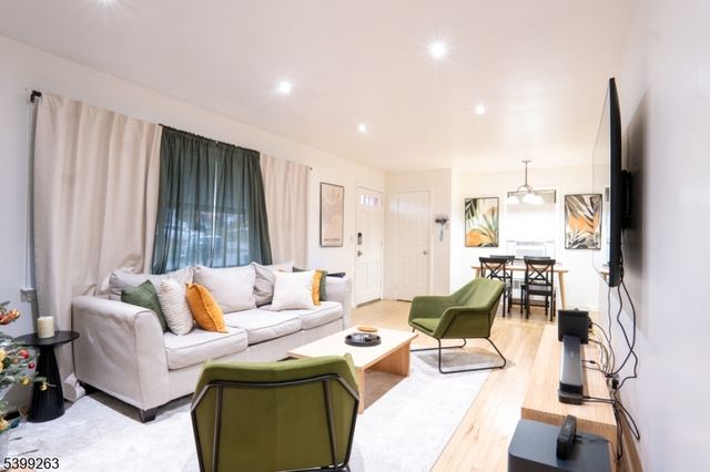 89 Susan Ct, Clifton City, NJ 07012