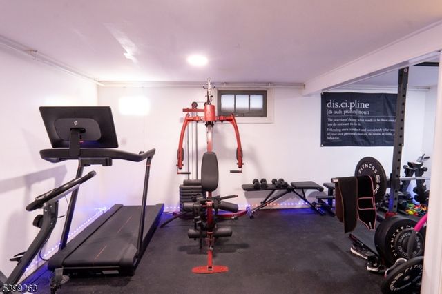 89 Susan Ct, Clifton City, NJ 07012