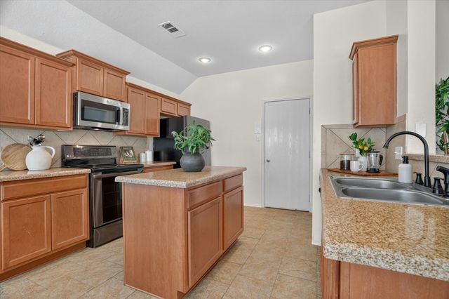 1520 Wickham Drive, Burleson, TX 76028