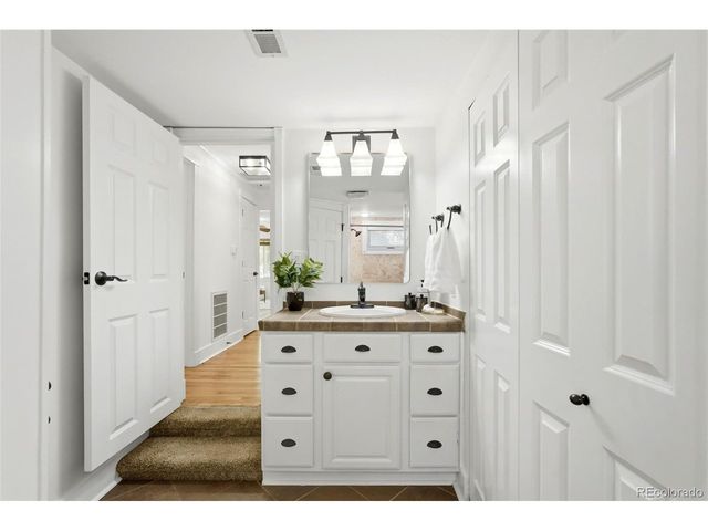 4001 S Grant St, Englewood, CO 80113