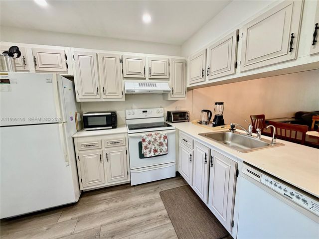 2707 Nassau Bnd H2, Coconut Creek, FL 33066