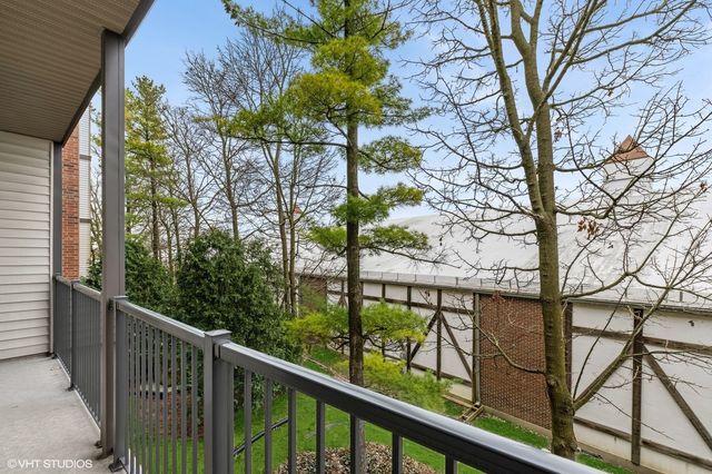 3030 Pheasant Creek Drive 207, Northbrook, IL 60062