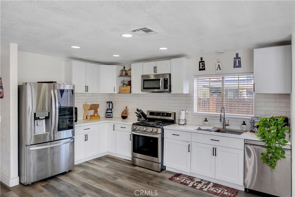 Image 17 of property listing at 960 Purple Sage Court, Barstow, CA 92311