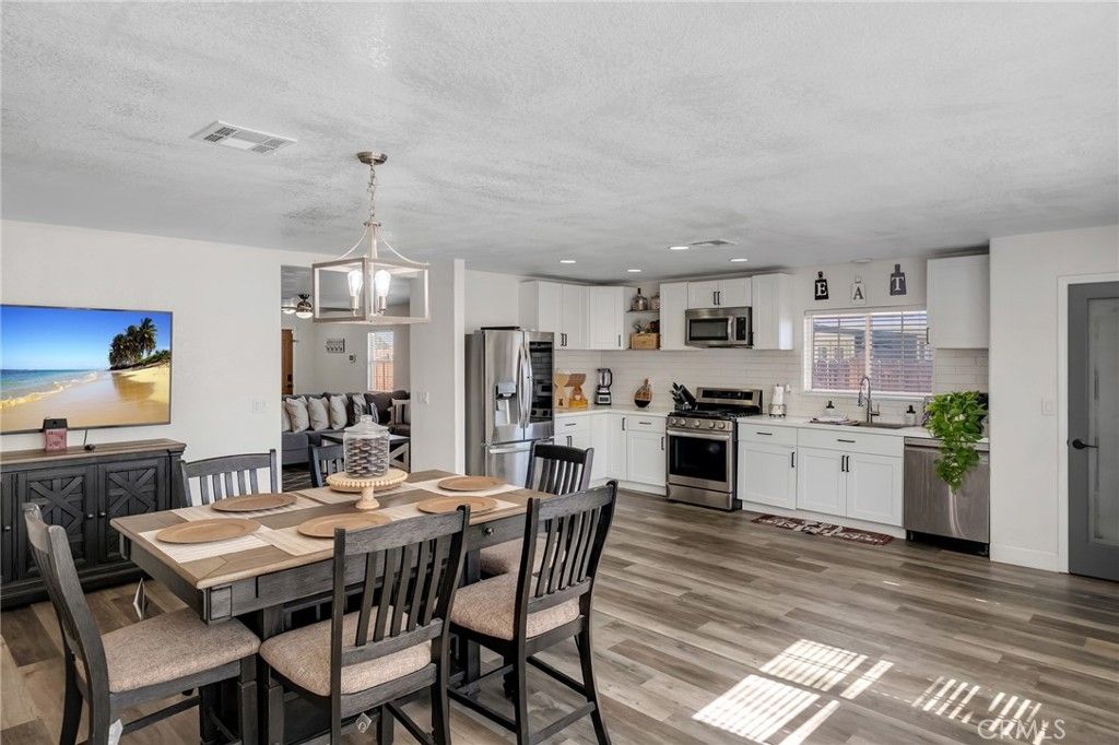 Image 24 of property listing at 960 Purple Sage Court, Barstow, CA 92311