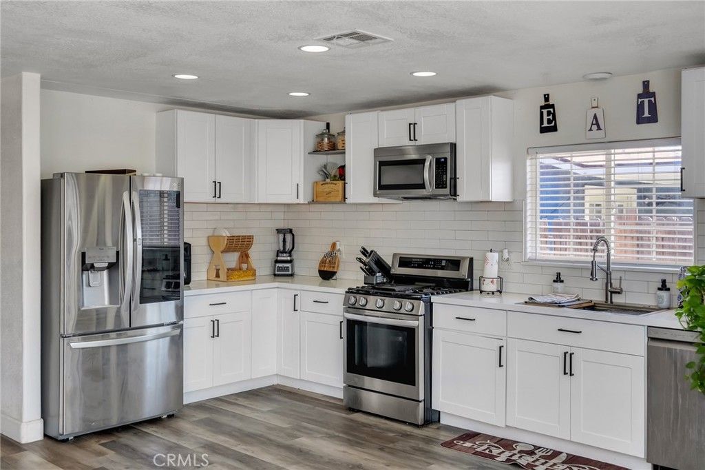 Image 26 of property listing at 960 Purple Sage Court, Barstow, CA 92311