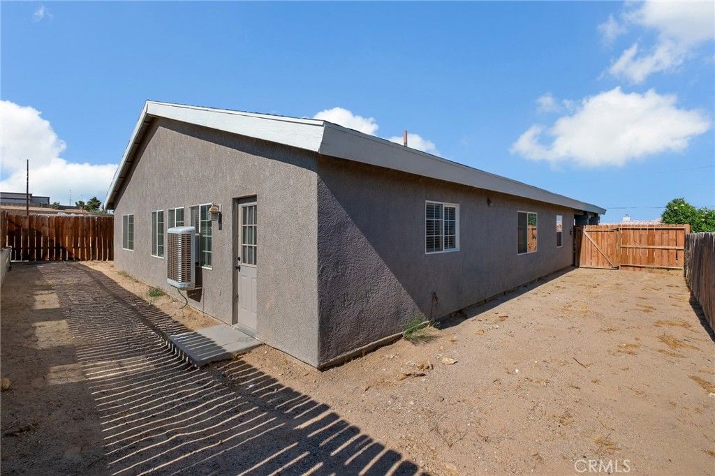 Image 35 of property listing at 960 Purple Sage Court, Barstow, CA 92311