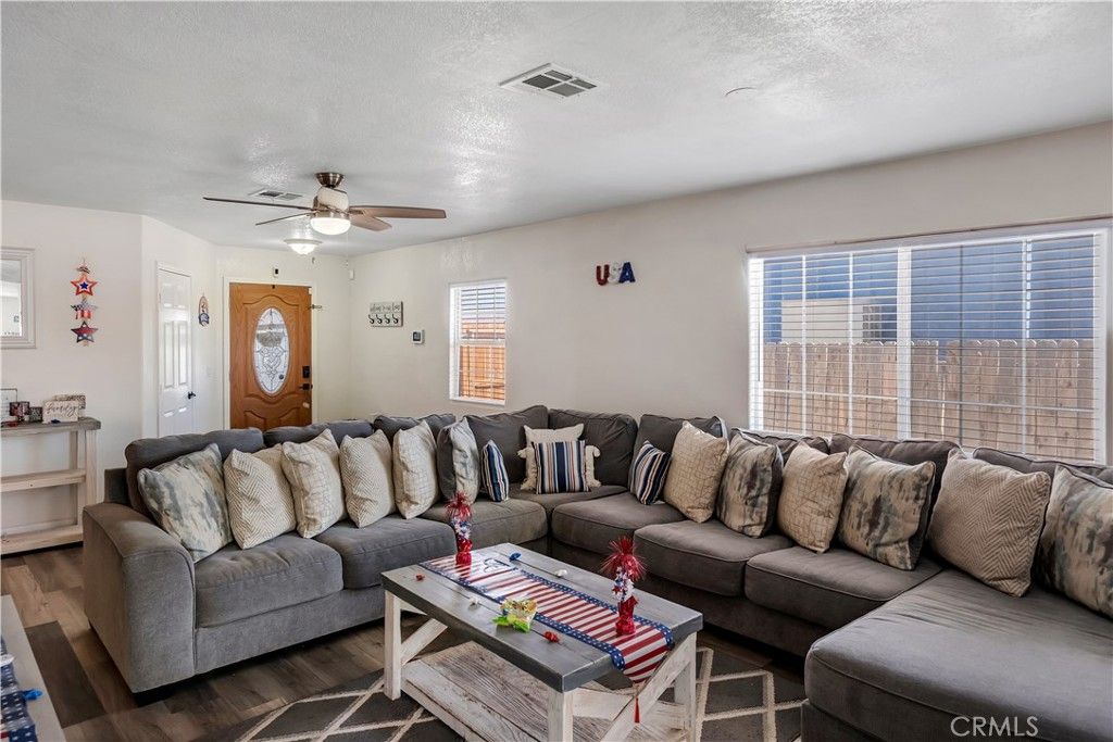 Image 8 of property listing at 960 Purple Sage Court, Barstow, CA 92311