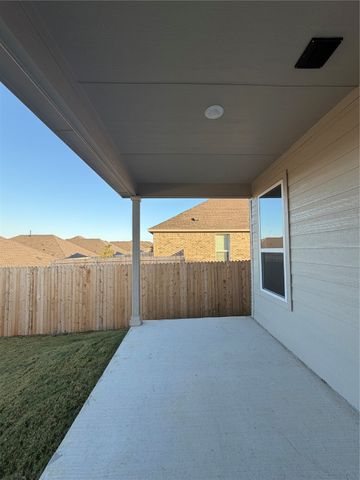 2640 Wispy Creek Drive, White Settlement, TX 76108