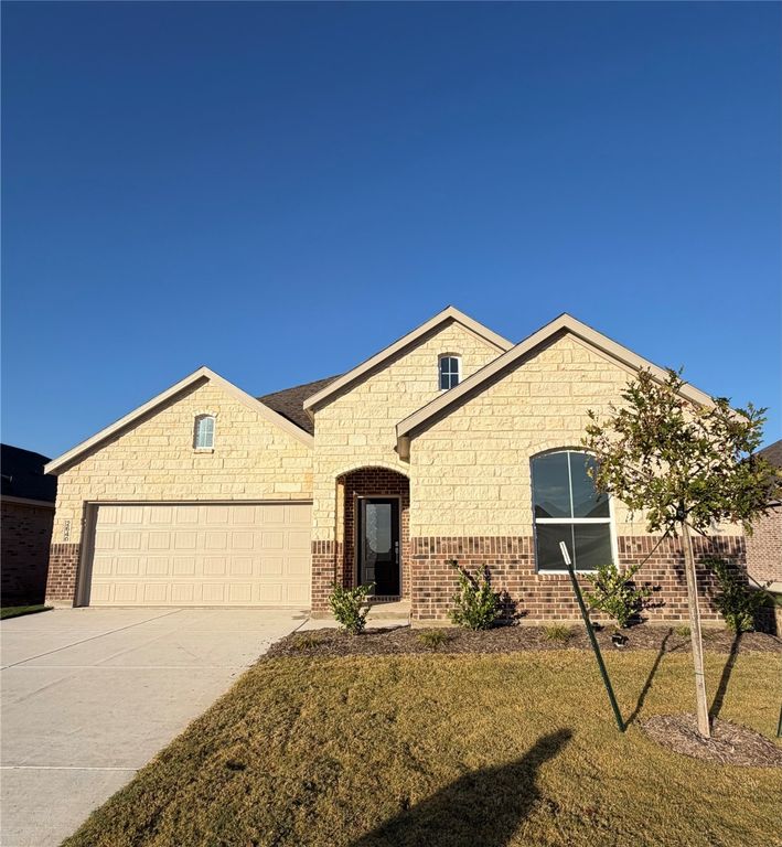 2640 Wispy Creek Drive, White Settlement, TX 76108