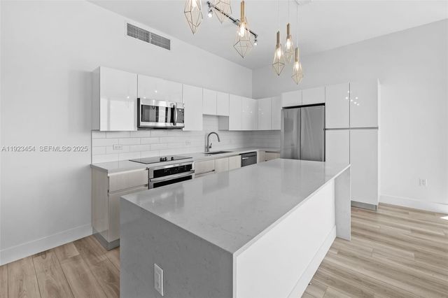 101 Diplomat Pkwy 2410, Hallandale Beach, FL 33009