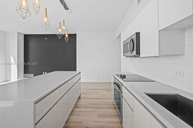 101 Diplomat Pkwy 2410, Hallandale Beach, FL 33009