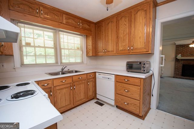 6513 Dunmoor Drive, Jonesboro, GA 30236