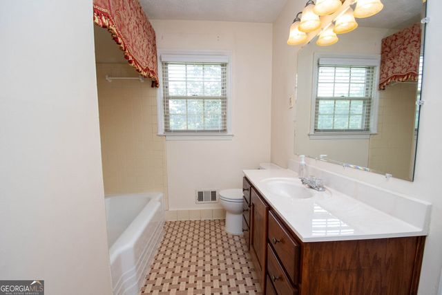 6513 Dunmoor Drive, Jonesboro, GA 30236