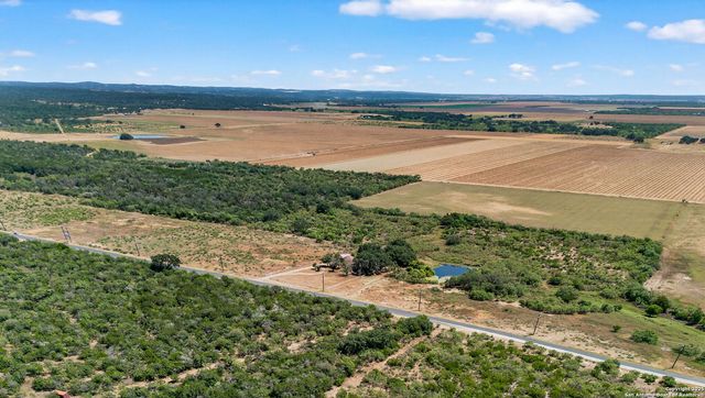 281 County Road 265, Hondo, TX 78861