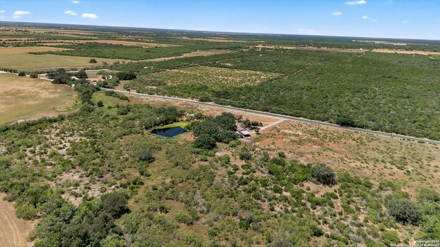 281 County Road 265, Hondo, TX 78861