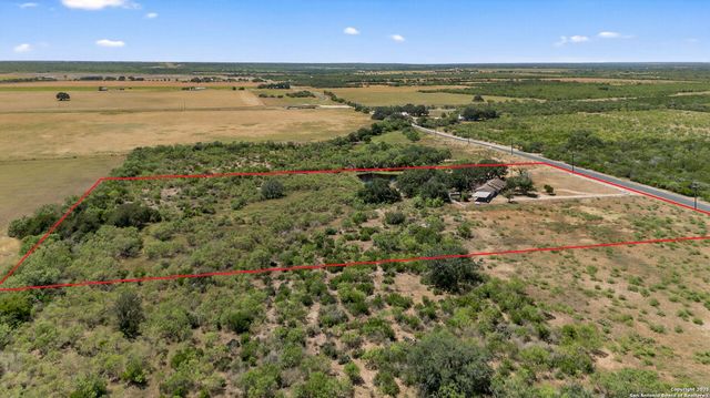 281 County Road 265, Hondo, TX 78861