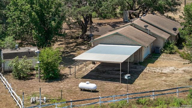 281 County Road 265, Hondo, TX 78861