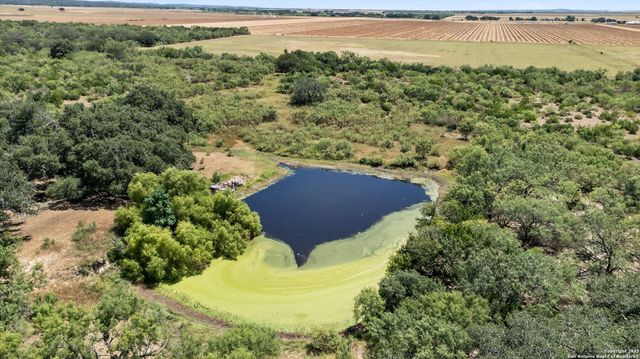 281 County Road 265, Hondo, TX 78861