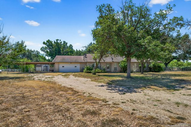 281 County Road 265, Hondo, TX 78861