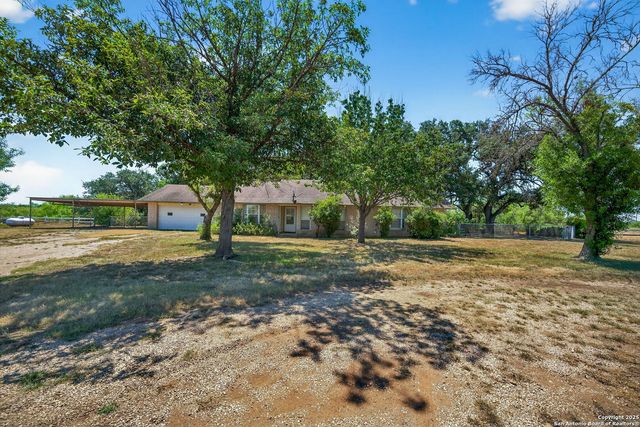 281 County Road 265, Hondo, TX 78861