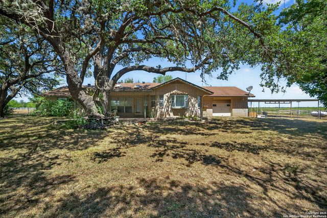 281 County Road 265, Hondo, TX 78861