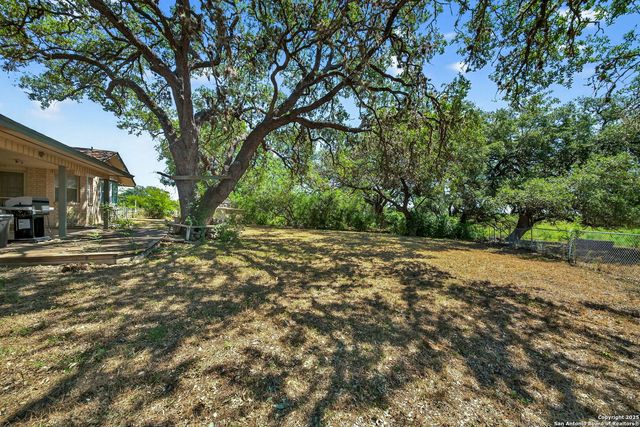 281 County Road 265, Hondo, TX 78861