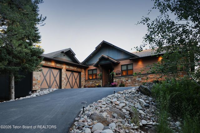 166 ASPEN RIDGE Trail, Alpine, WY 83128