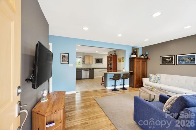 88 Ivanhoe Avenue, Asheville, NC 28806
