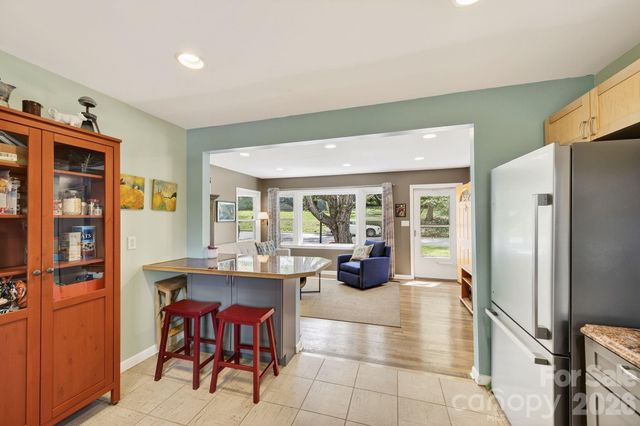 88 Ivanhoe Avenue, Asheville, NC 28806
