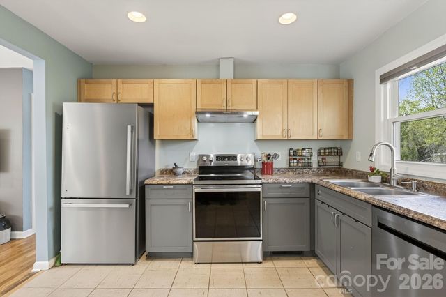 88 Ivanhoe Avenue, Asheville, NC 28806