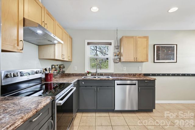 88 Ivanhoe Avenue, Asheville, NC 28806