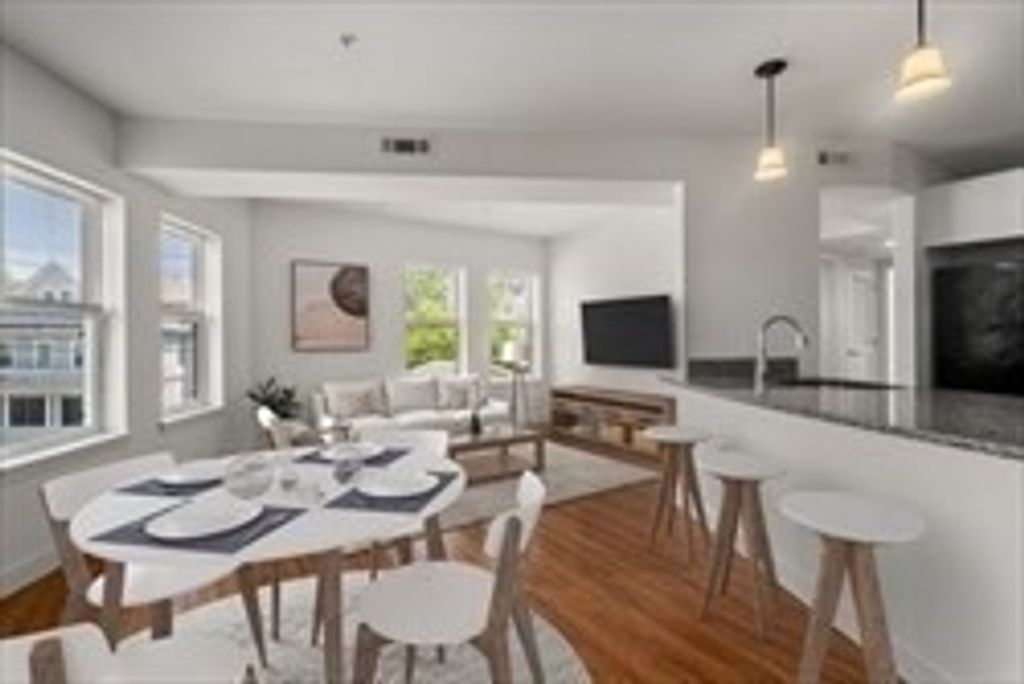 8 Dustin 301, Boston, MA 02135