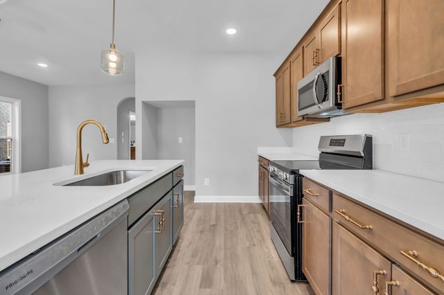 348 Twig PVT Ct, Hendersonville, TN 37075