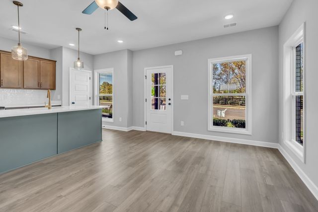 348 Twig PVT Ct, Hendersonville, TN 37075