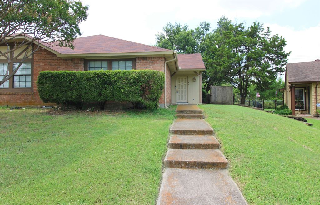 405 Pogue Street, Cedar Hill, TX 75104