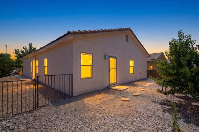 3319 Prairie Ridge Street SW, Los Lunas, NM 87031