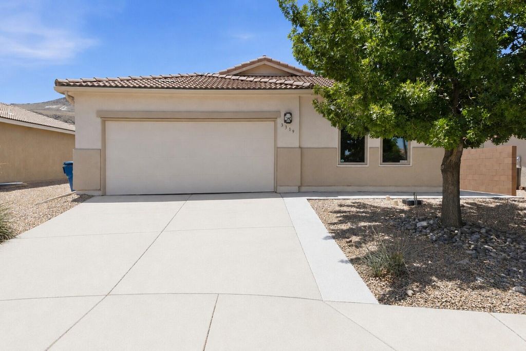 3319 Prairie Ridge Street SW, Los Lunas, NM 87031
