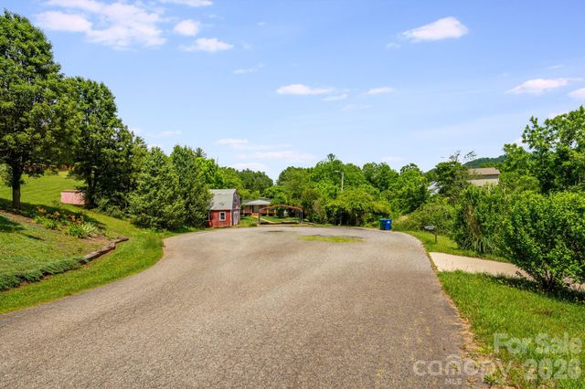 234 White Clover Lane, Weaverville, NC 28787