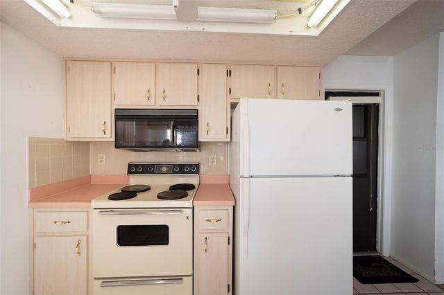 6223 APPOMATTOX DRIVE, Holiday, FL 34690