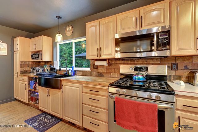 865 W Wilder Avenue, Wasilla, AK 99654